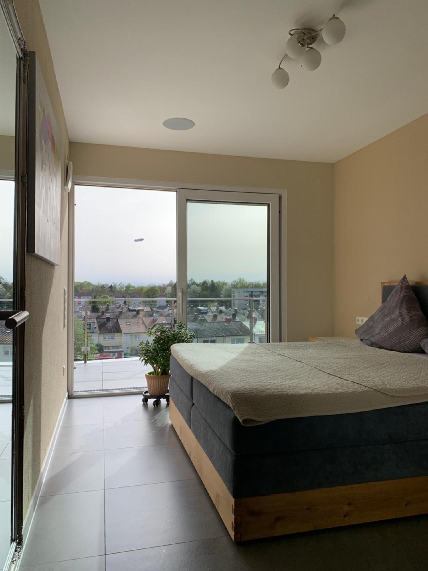 Penthouse Apartment Mit Alpenblick Friedrichshafen Bagian luar foto