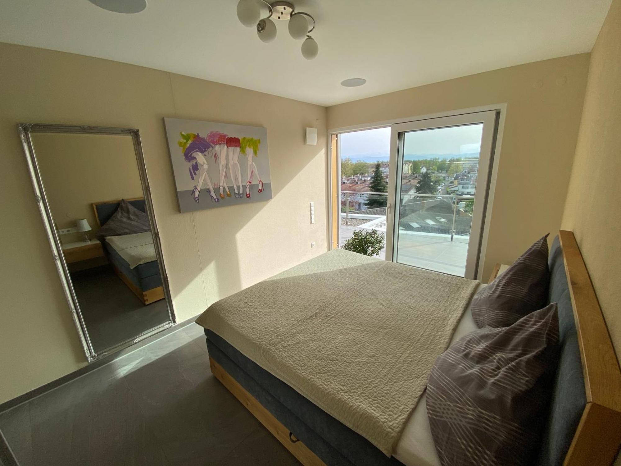 Penthouse Apartment Mit Alpenblick Friedrichshafen Bagian luar foto