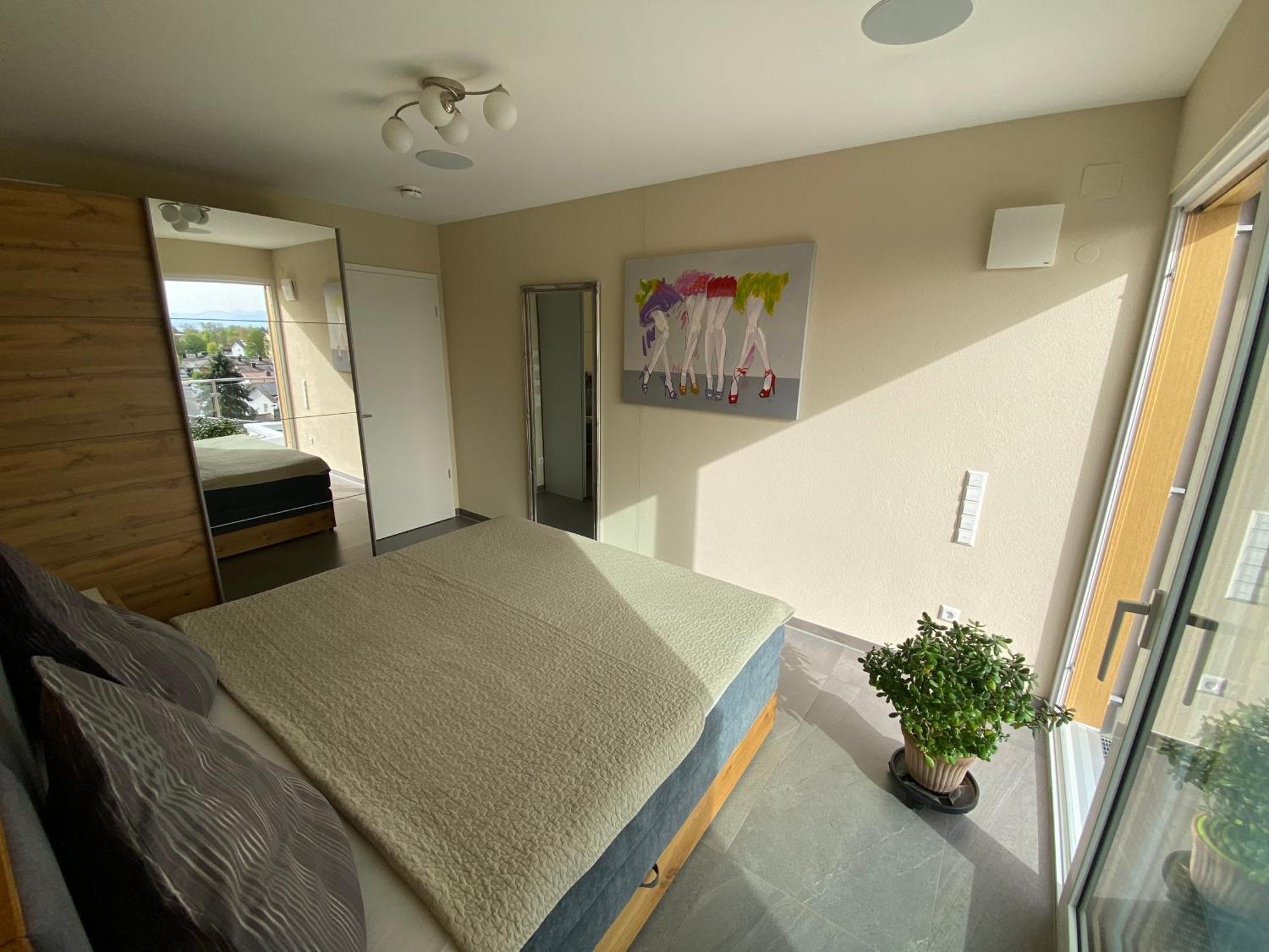 Penthouse Apartment Mit Alpenblick Friedrichshafen Bagian luar foto