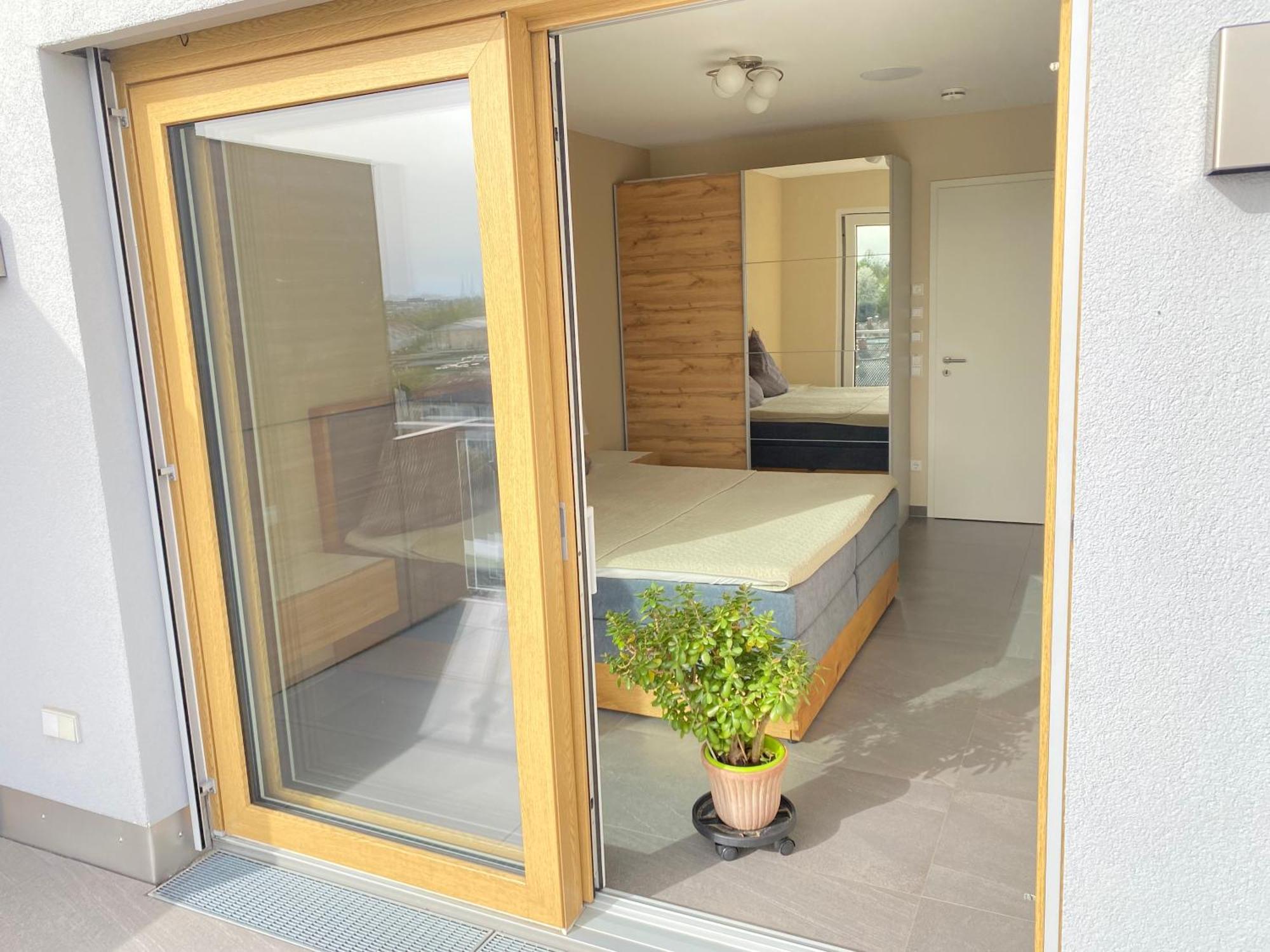 Penthouse Apartment Mit Alpenblick Friedrichshafen Bagian luar foto
