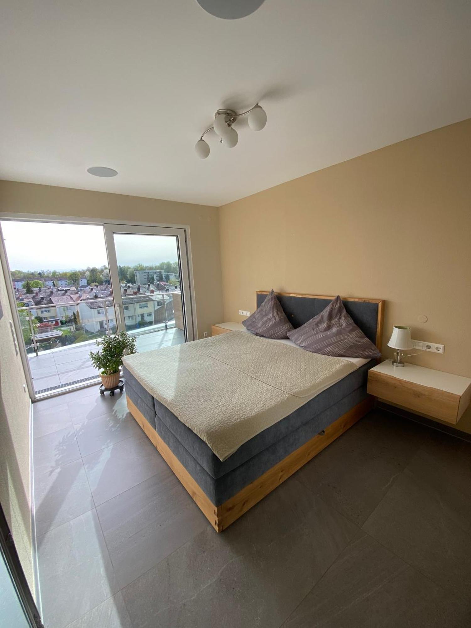 Penthouse Apartment Mit Alpenblick Friedrichshafen Bagian luar foto