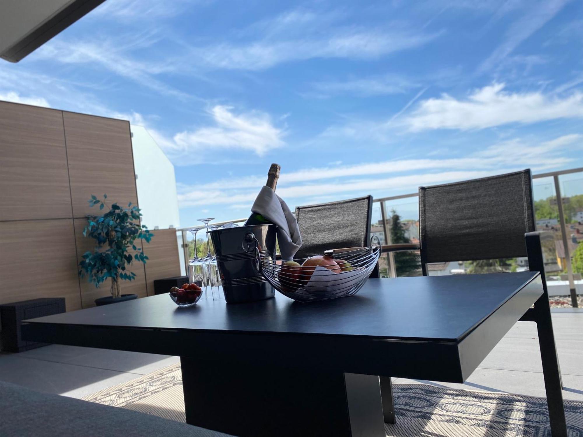 Penthouse Apartment Mit Alpenblick Friedrichshafen Bagian luar foto