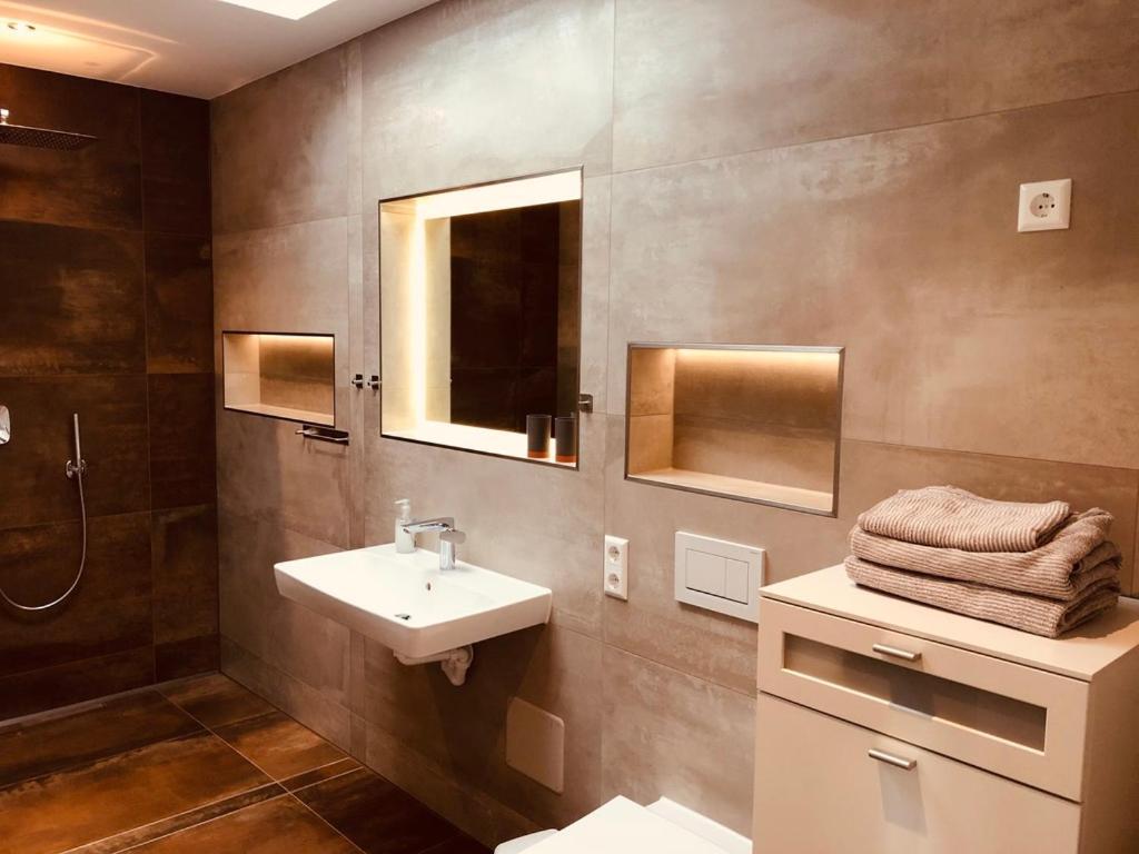 Penthouse Apartment Mit Alpenblick Friedrichshafen Bagian luar foto