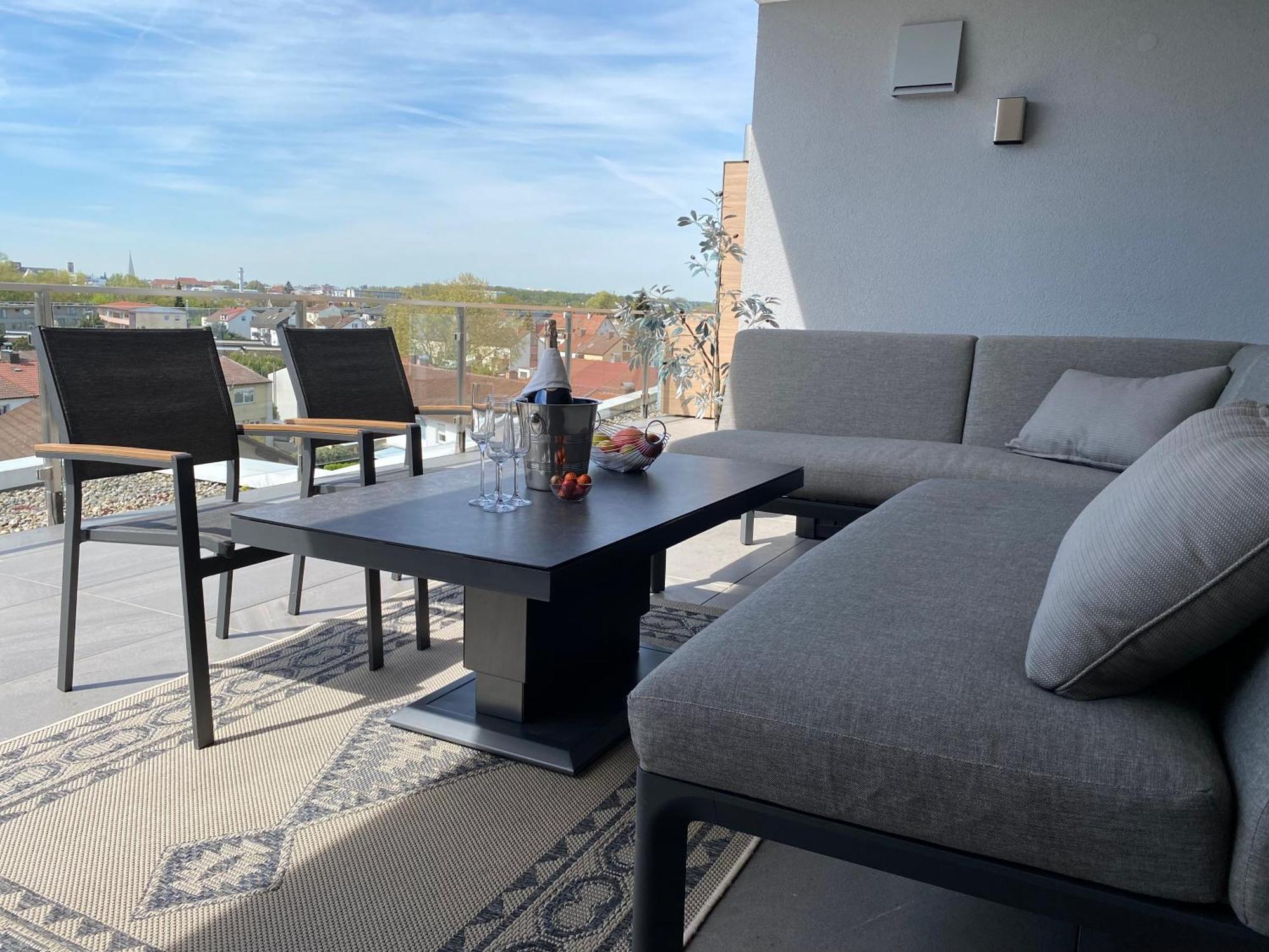 Penthouse Apartment Mit Alpenblick Friedrichshafen Bagian luar foto