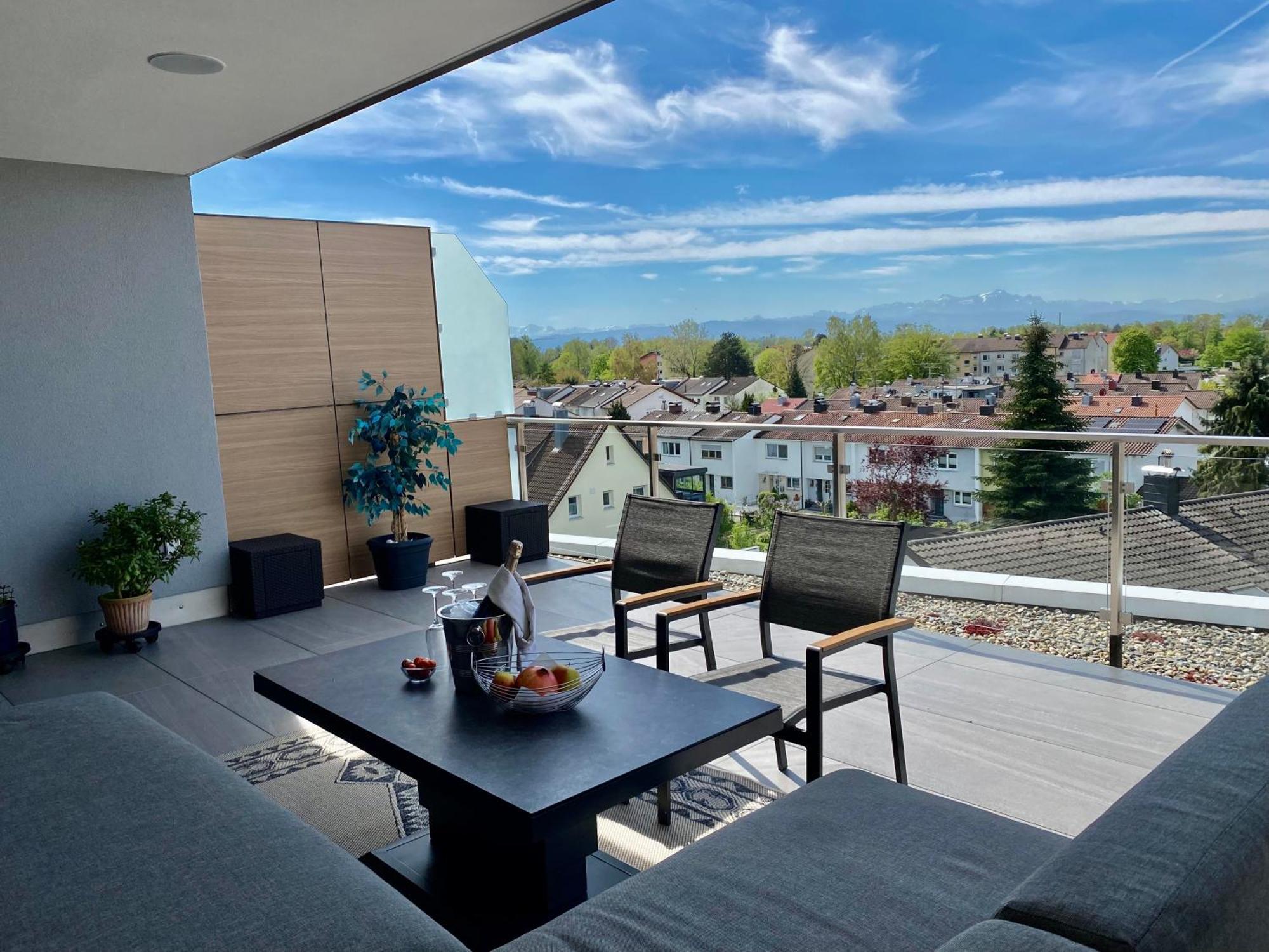 Penthouse Apartment Mit Alpenblick Friedrichshafen Bagian luar foto