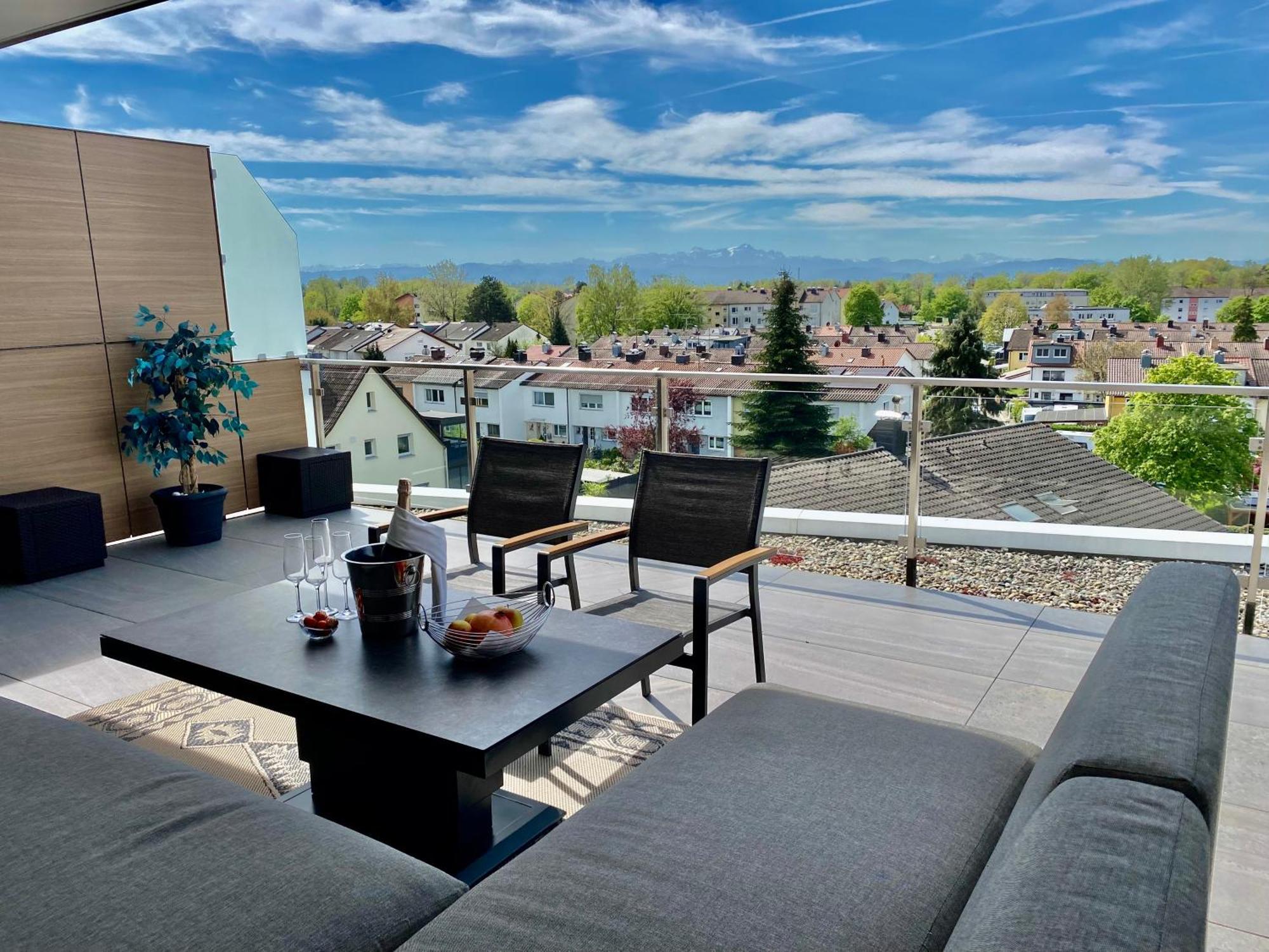 Penthouse Apartment Mit Alpenblick Friedrichshafen Bagian luar foto