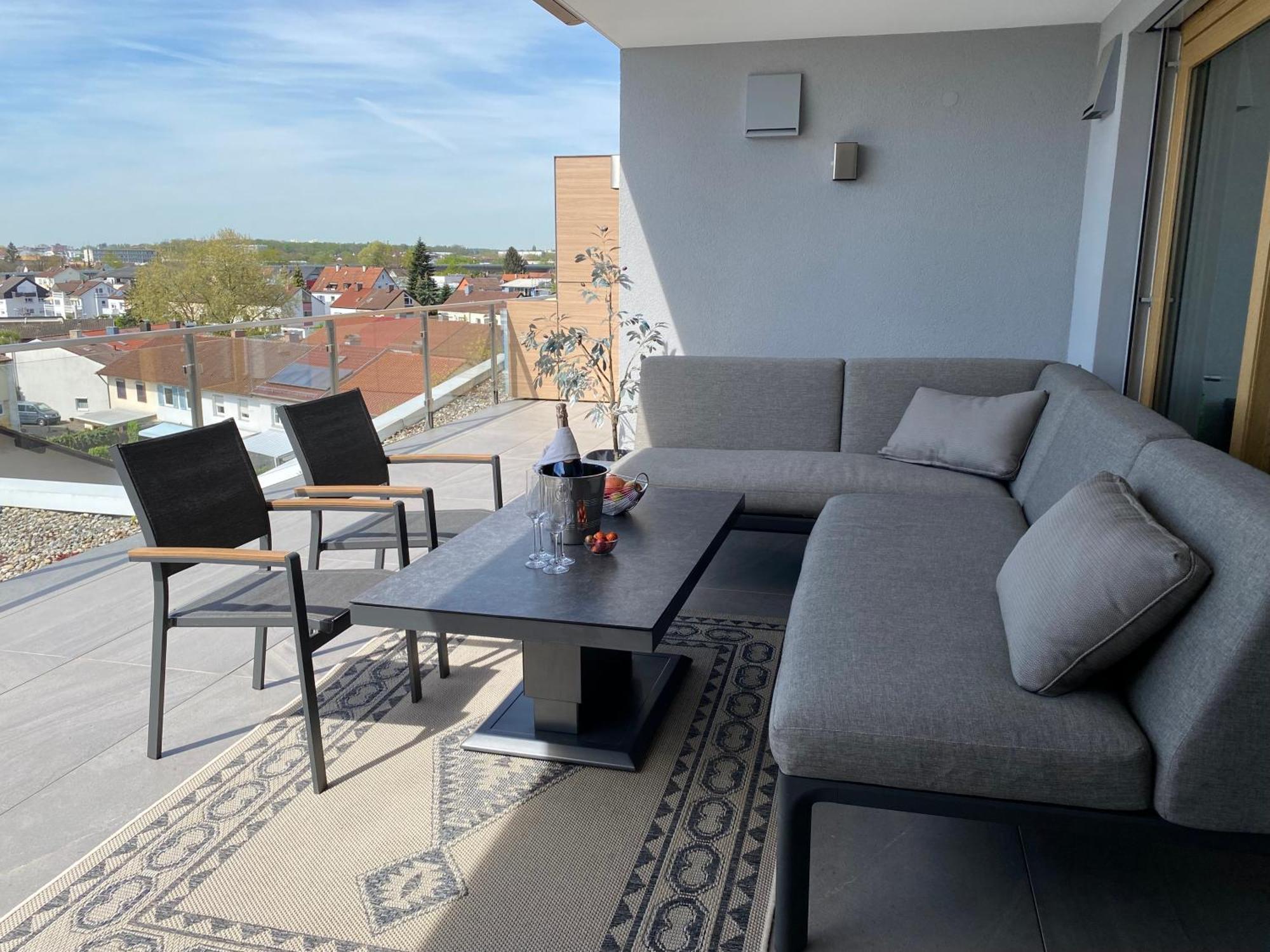 Penthouse Apartment Mit Alpenblick Friedrichshafen Bagian luar foto